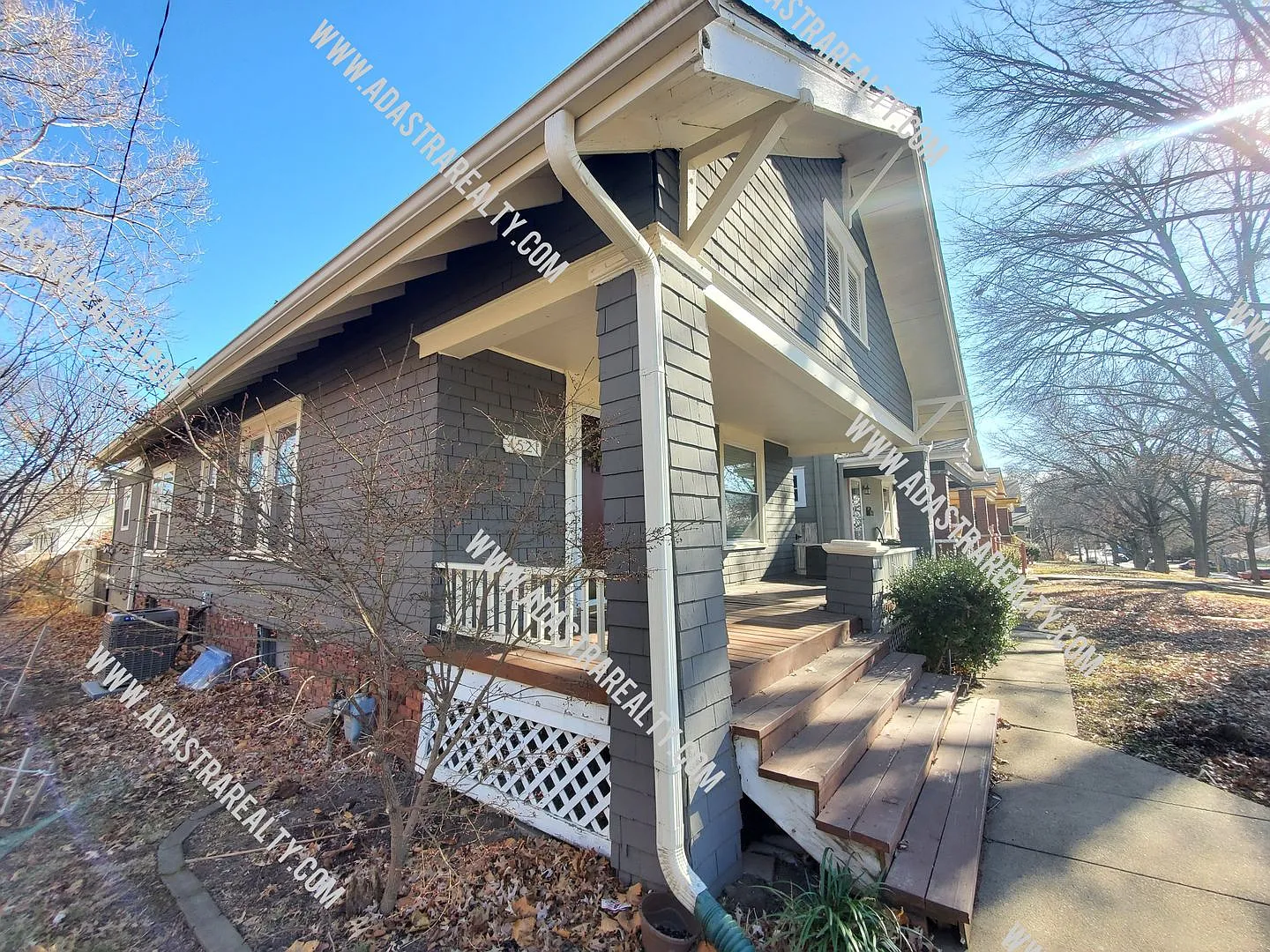 Beautiful Home in West Plaza-Available in AUGUST!! — Photo 1