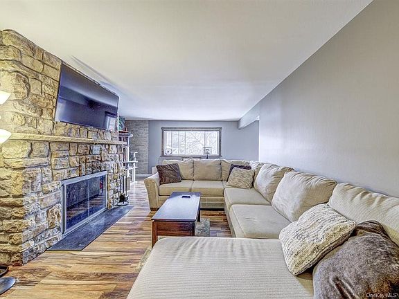 5th image of 345 Richard Ct