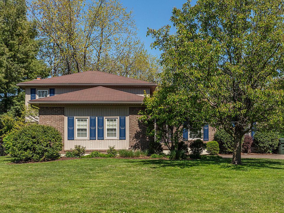 1st image of 303 Chertsey Ct