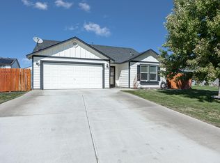 6413 Pacific Pines Dr, Pasco, WA 99301