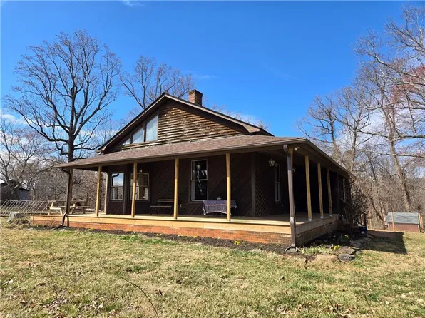 1077 Flat Shoals Rd, King, NC 27021