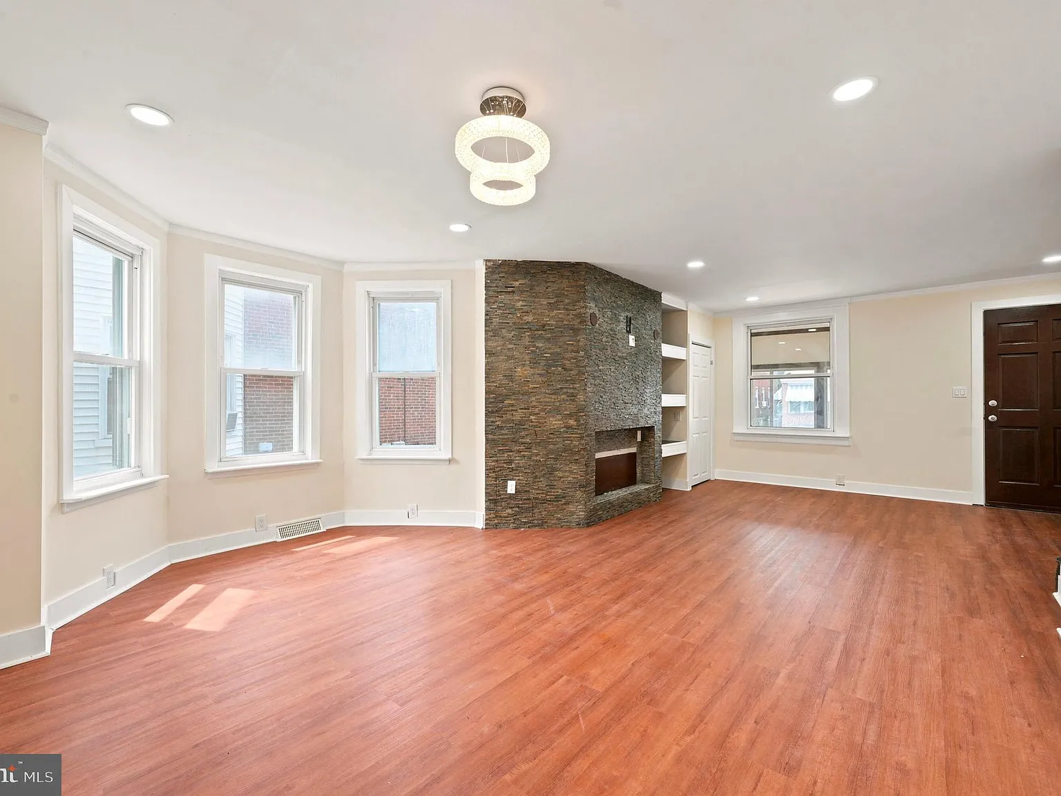 3 bed, 1.5 bath, 1486 sqft, $2,400 — Photo 3