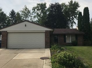 8910 Autumngate Ln, Huber Heights, OH 45424