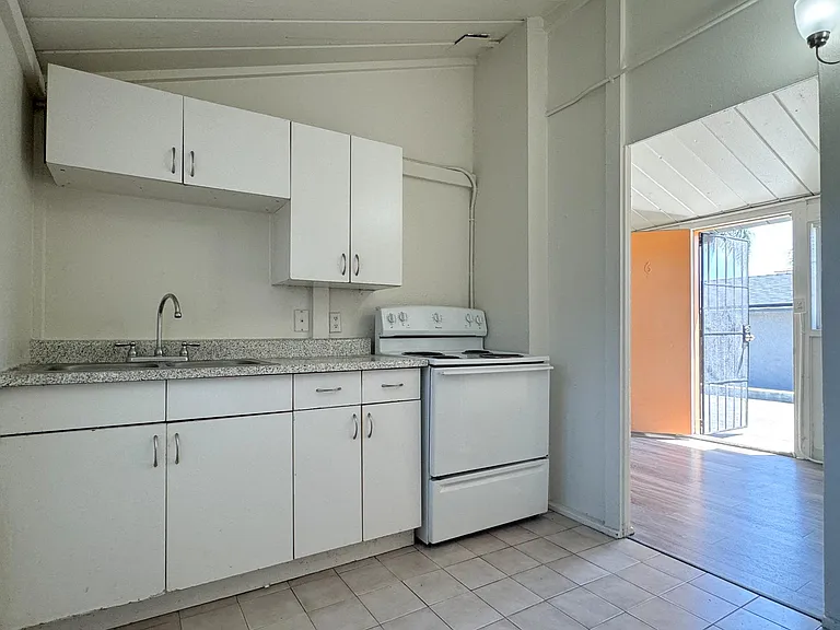 4177 Eta St #6 — Photo 3
