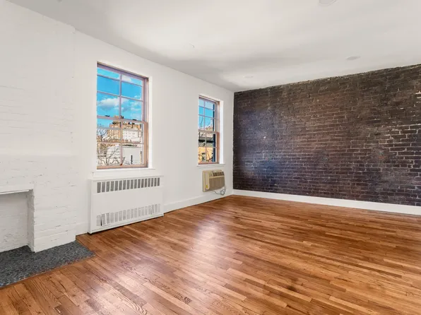 108 Perry Street image 1 of 8