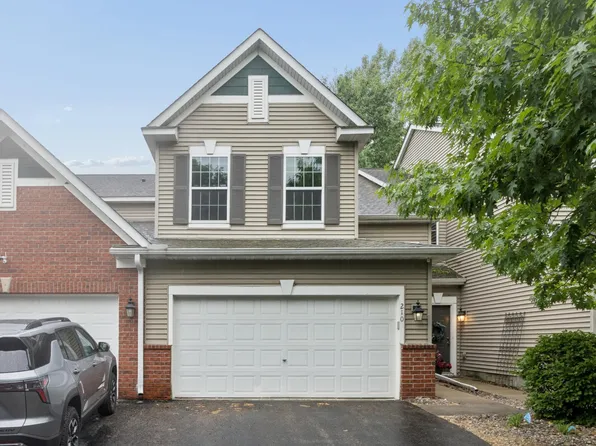 210 Heritage Ln, Circle Pines, MN 55014