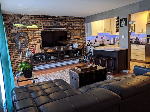 3rd image of 7320 Blackstone Ave APT 9