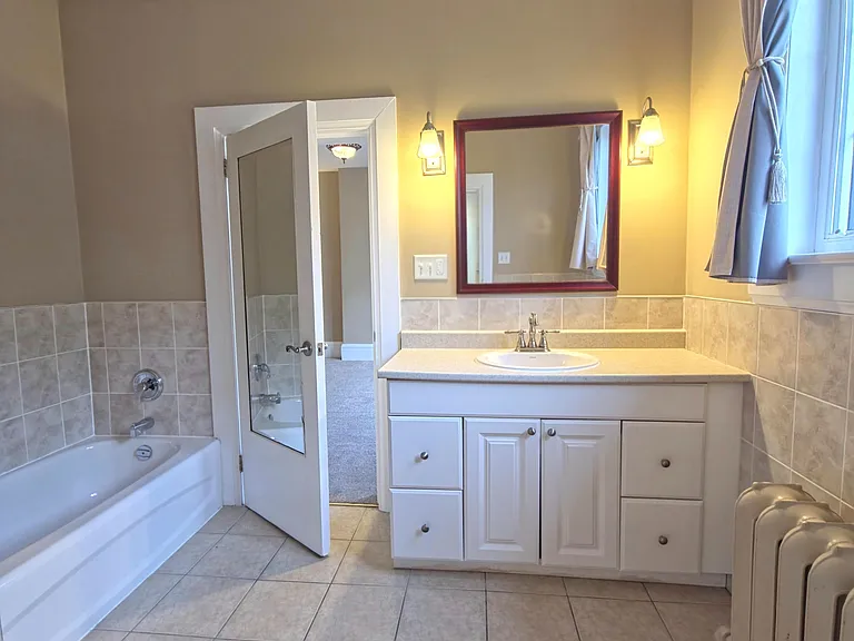 1110 Simcoe St S #2 — Photo 9