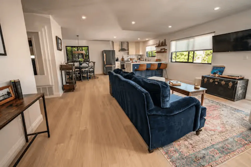 2 bed, 950 sqft, $5,000 — Photo 3