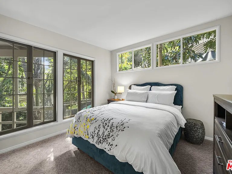 2377 N Beverly Glen Blvd — Photo 15