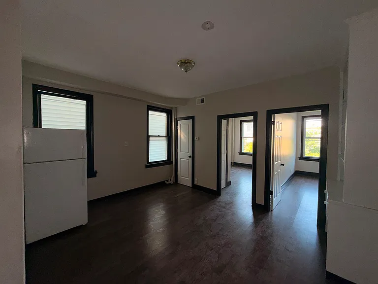 241 Duncan Ave #1A — Photo 6