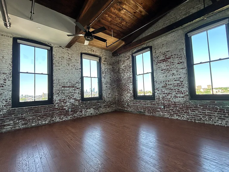 Hancock Lofts — Photo 42