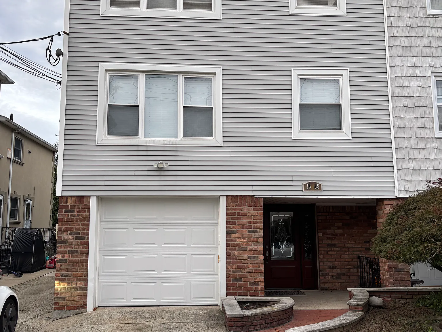 4 bed, 2.5 bath, 2100 sqft, $5,000 — Photo 1