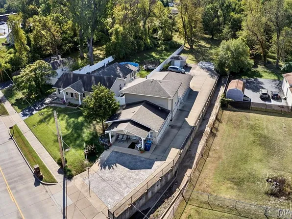 16 Midland Ave, Maryland Heights, MO 63043