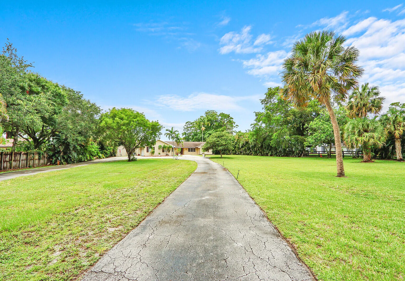 4 bed, 3.0 bath, 2731 sqft, $5,000 — Photo 4