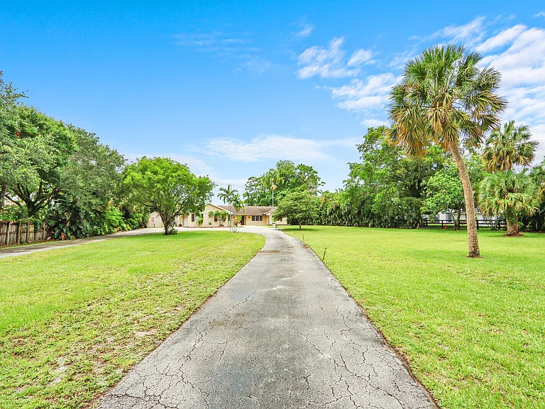 4529 Square Lake Dr — Photo 4