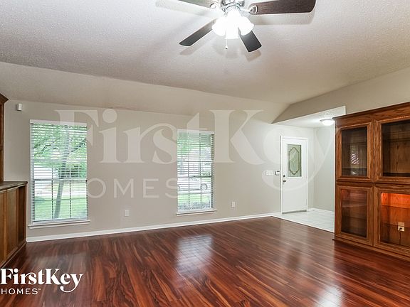 4th image of 123 S Village Knoll Cir