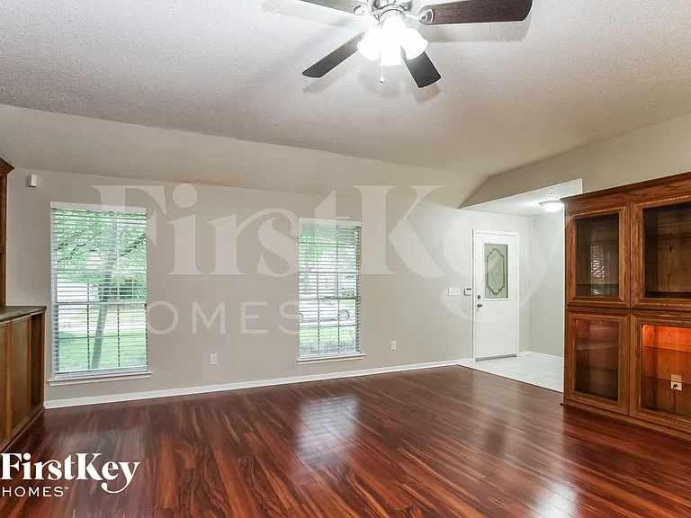 123 S Village Knoll Cir — Photo 4