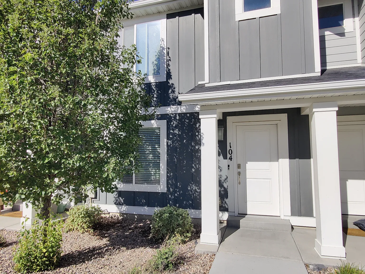3 bed, 1400 sqft, $1,999 — Photo 1