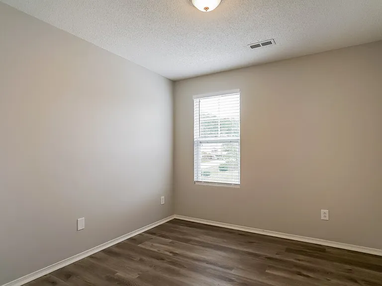 1024 Mailwood Dr — Photo 15