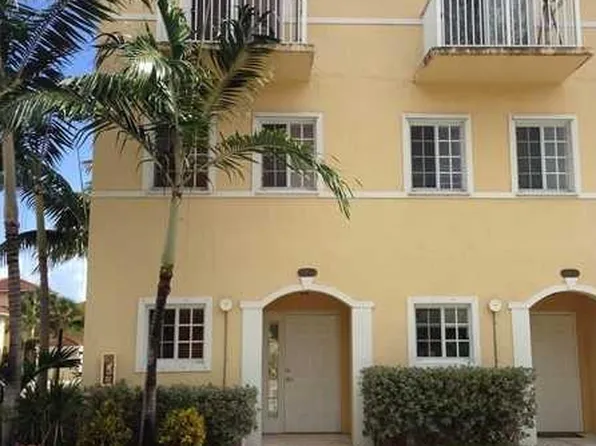 2031 NE 167th St, Miami, FL 33162