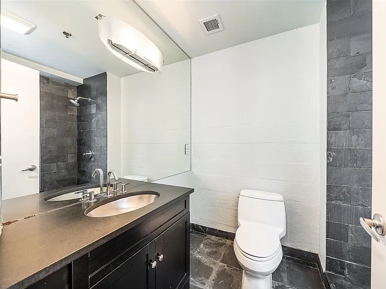 557 2nd St #4 — Photo 9