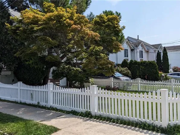 329 Parkinson Ave, Staten Island, NY 10305