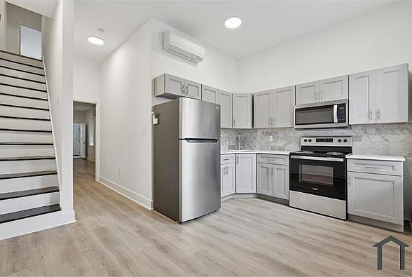 1st image of 2250 N Woodstock St #1