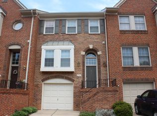 8046 Merry Oaks Ct, Vienna, VA 22182