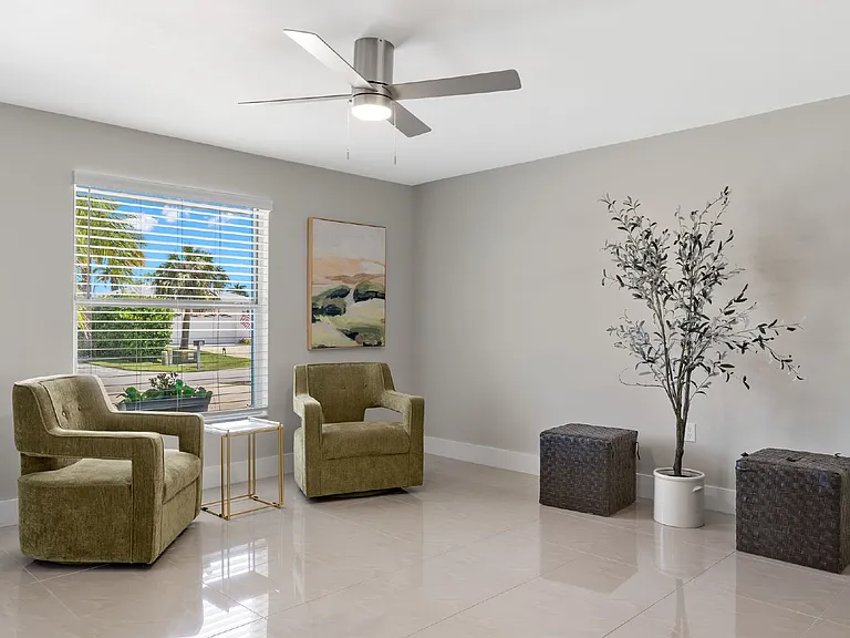 482 Tradewinds Ave — Photo 5
