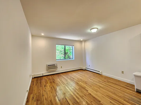 Rented by Astoria Realty | media 1