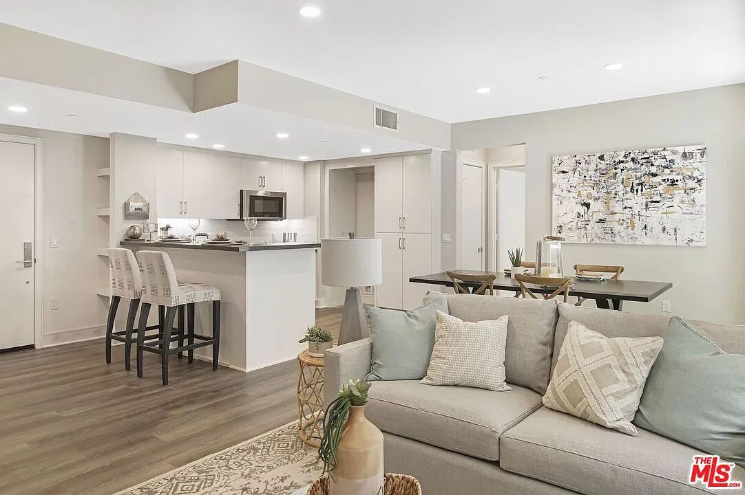 3 bed, 2.0 bath, 1306 sqft, $6,995 — Photo 3