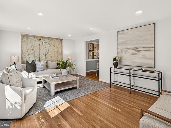 4th image of 4018 Robertson Blvd