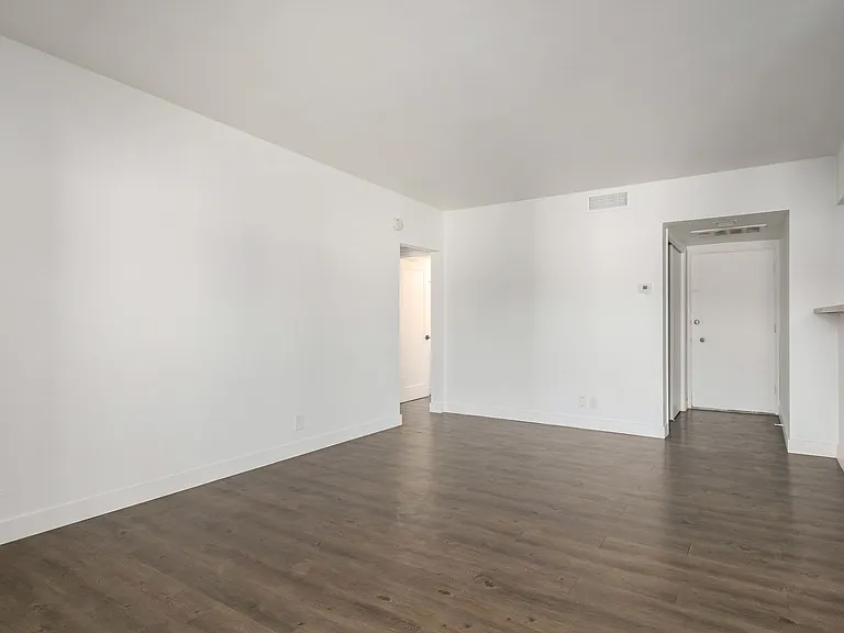 The Shorewood Apartments — Photo 46