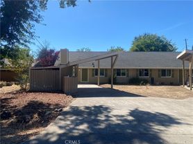 19783 Oak Flat Rd, Hidden Valley Lake, CA