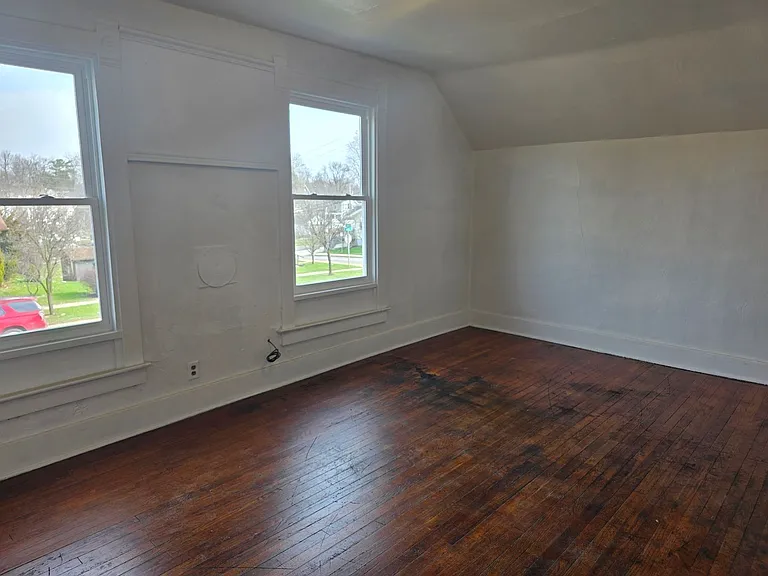 536 E Center St — Photo 7