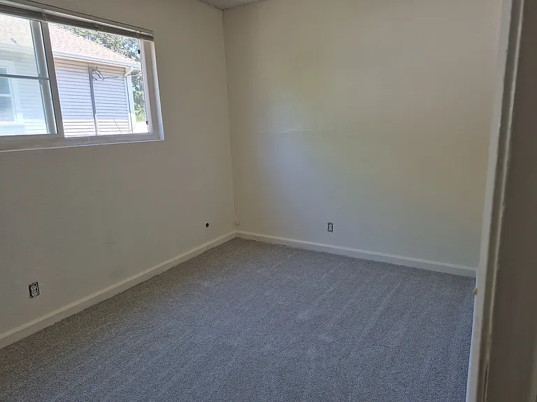 217 25th St #3 — Photo 7
