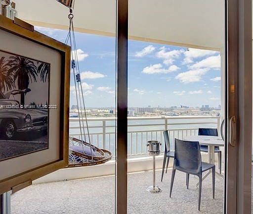 4th image of 848 Brickell Key Dr APT 1502
