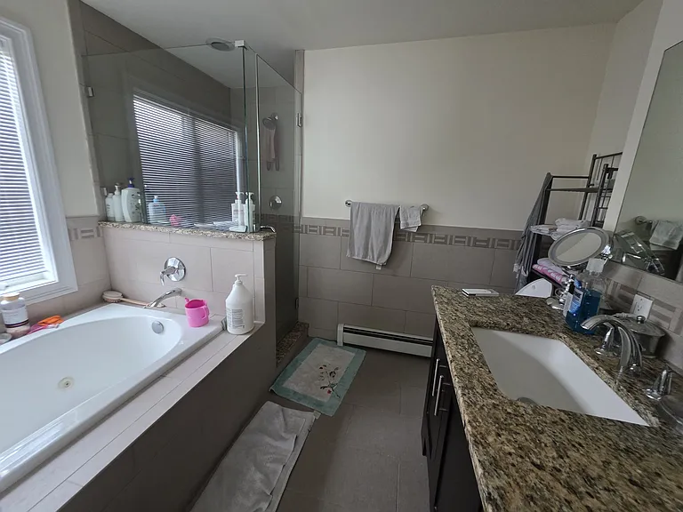 527 Roff Ave #B — Photo 4