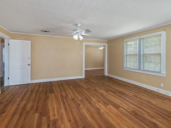 2nd image of 3814 Auburn St