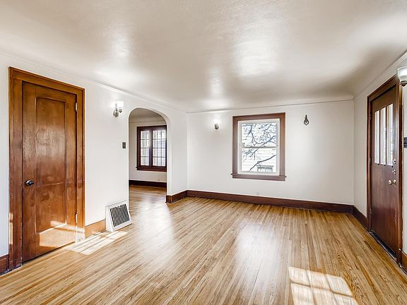 4th image of 2205 9th Ave #A