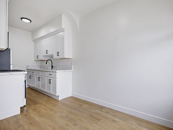 5th image of 1932 W 25th St APT 21