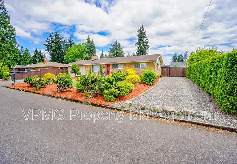 705 NE 94th Ave — Photo 4