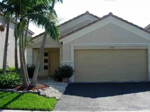 1452 Canary Island Dr, Fort Lauderdale, FL 33327