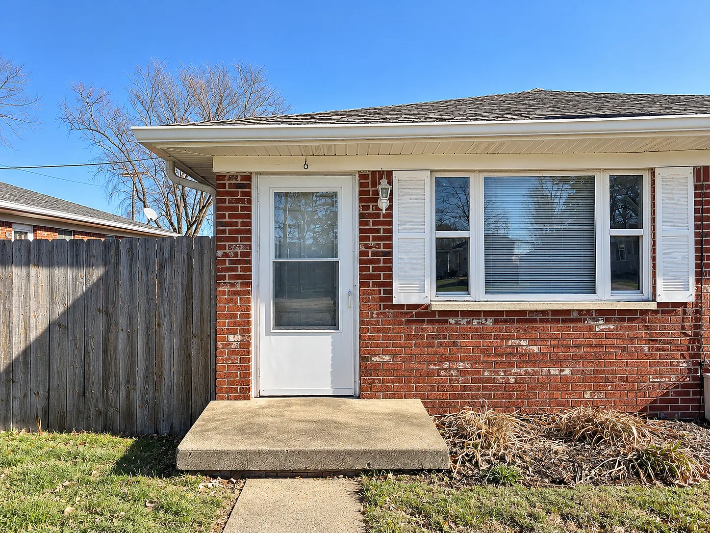 2 bed, 880 sqft, $900 — Photo 1