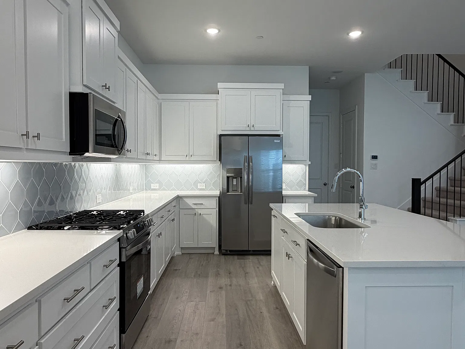 3 bed, 2196 sqft, $3,350 — Photo 4