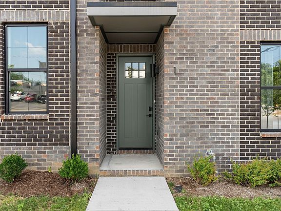 2nd image of 2000 S Hamilton Rd #1
