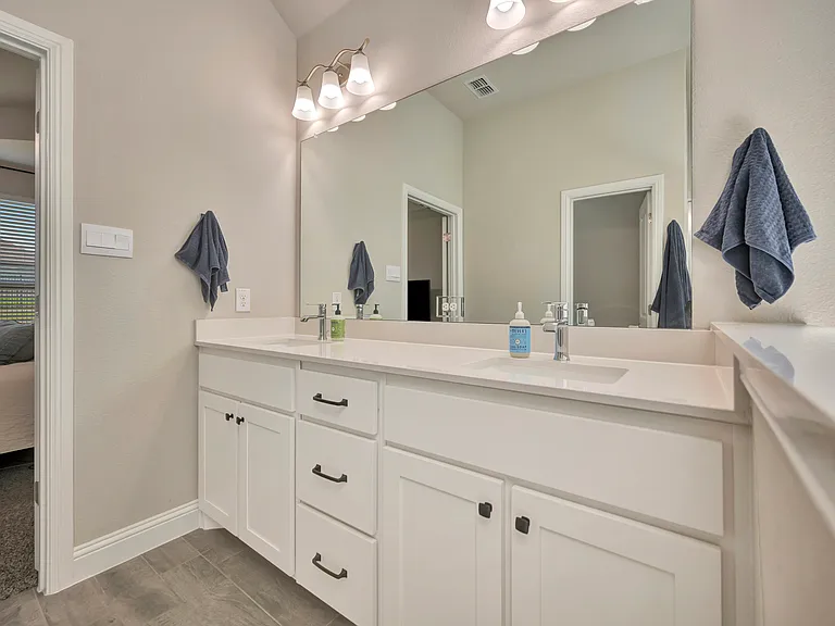 2028 Windsor Dr — Photo 18