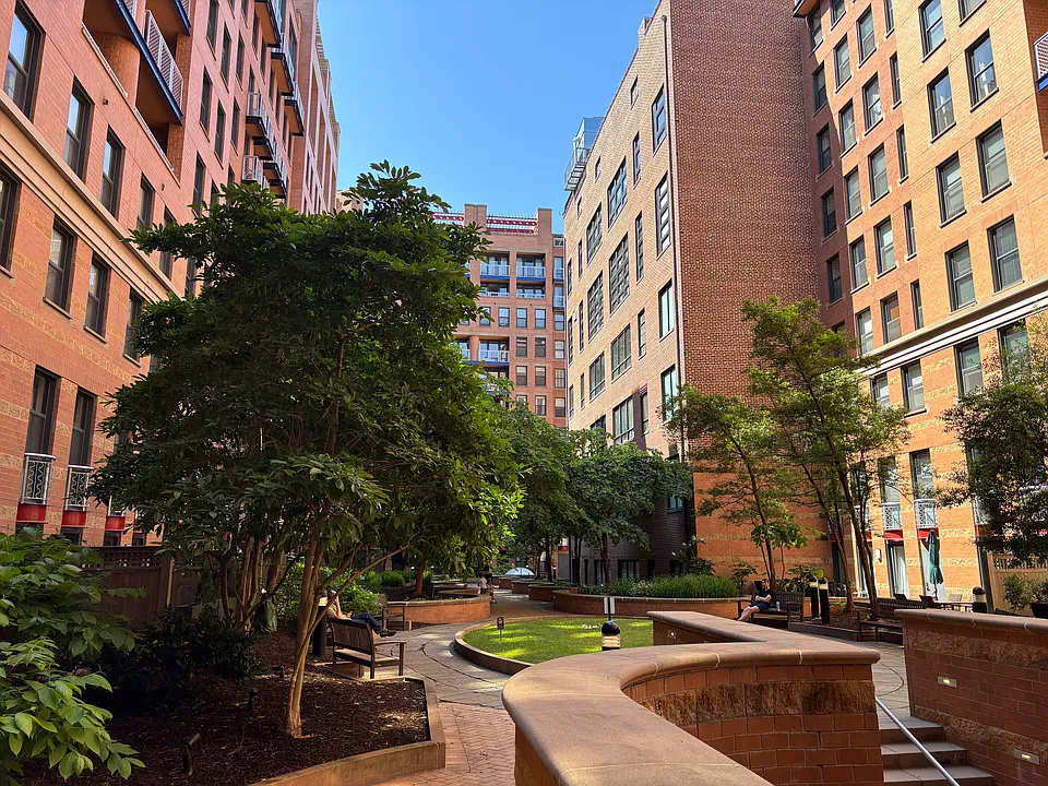 616 E St NW #1208