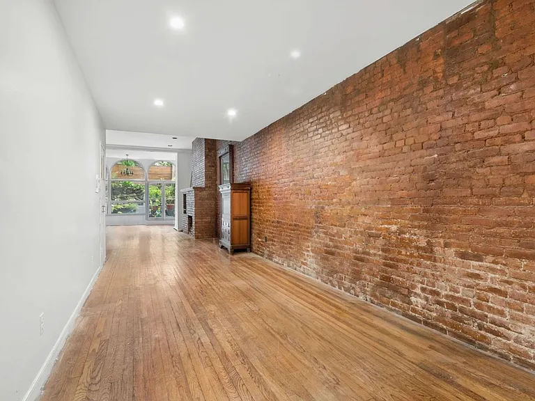 212 E 11th St #GARDEN — Photo 6